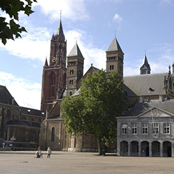vrijthof_must-see-the-netherlands-old-town-Maastricht-excursion-management-255